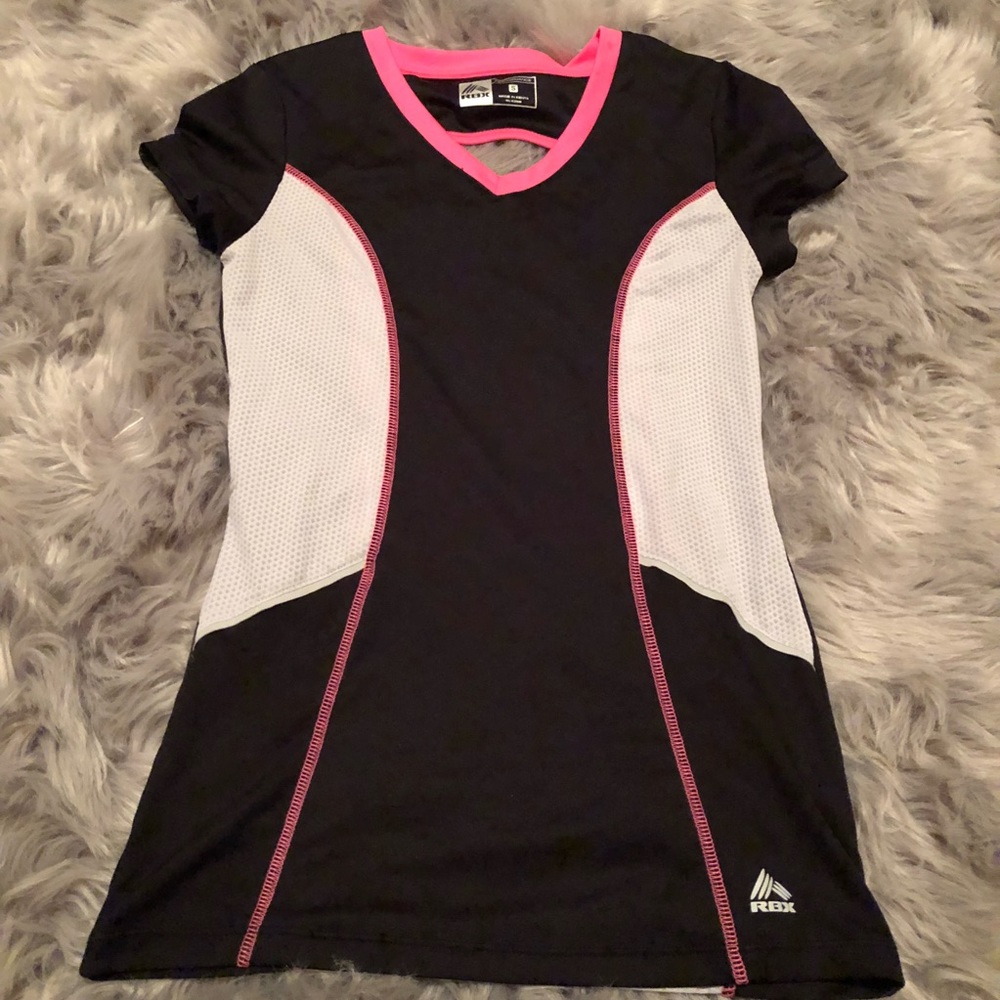 🎉SOLD🎉🖤💗Reebok x-dri shirt💗🖤